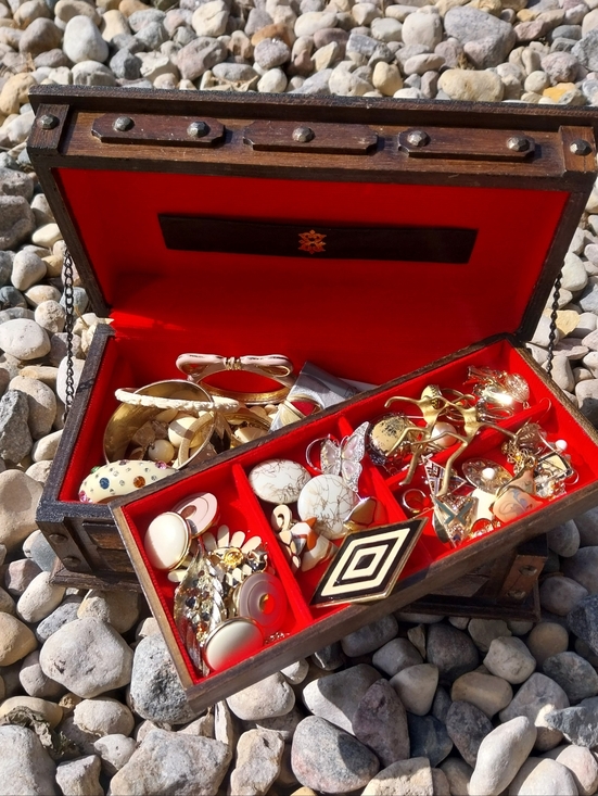 Vintage Jewelry - Vintage Gold and Red Jewelry Set with Mixed Gold-Tone Jewelry